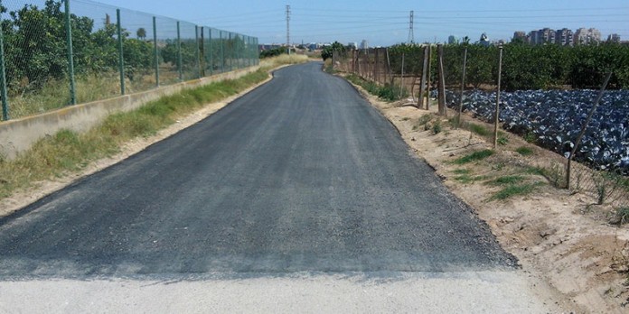 Imagen de uno de los caminos asfaltados