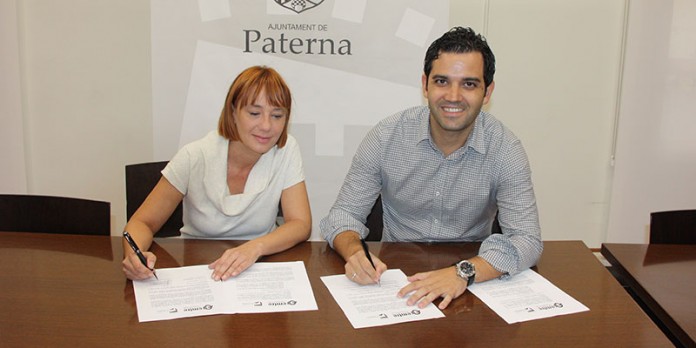 Soriano y Sagredo durante la firma del convenio para la construcción del ecoparque en Paterna