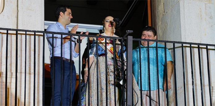 Raquel Cantarero, Reina de las Fiestas, junto al alcalde, Juan Antonio Sagredo y el actor Ferrán Gadea