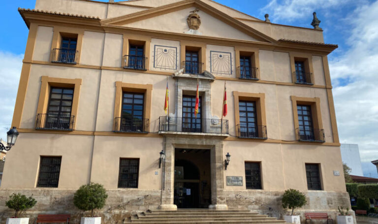 Impuestos congelados y 1 millón de euros menos de ingresos en los presupuestos municipales de Paterna para 2022