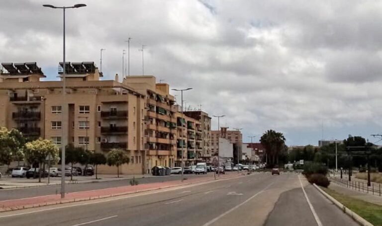 El Ayuntamiento concluye la instalación de alumbrado LED en la Avenida Tomás y Valiente del barrio de Bovalar