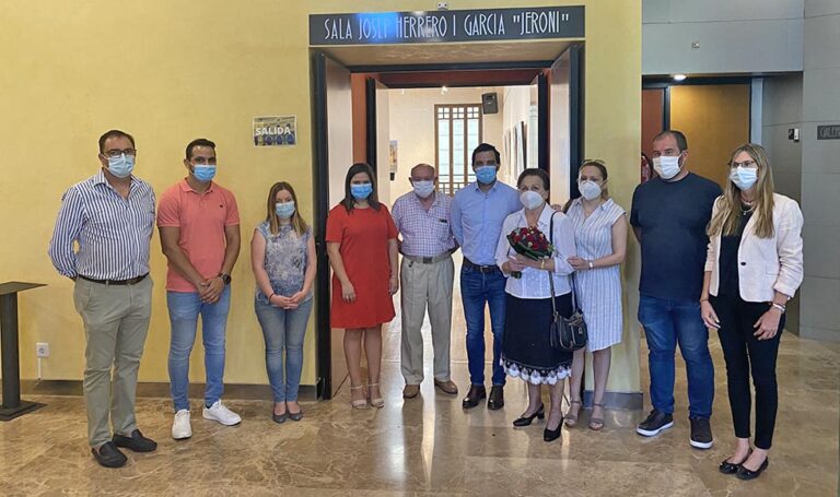Paterna inaugura la primera exposición de la sala dedicada al artista local Jeroni con obras cedidas por el Ateneo Cultural