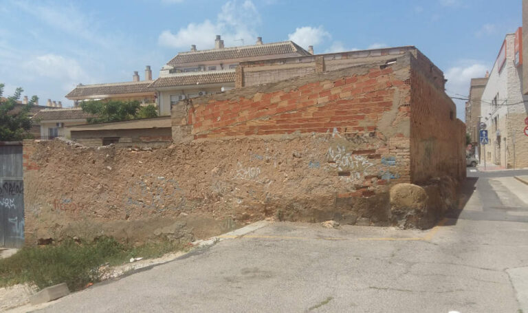 El Ayuntamiento de Paterna abrirá la calle Fuente del Jarro en su totalidad tras adquirir la Casa del Pastor en Santa Rita