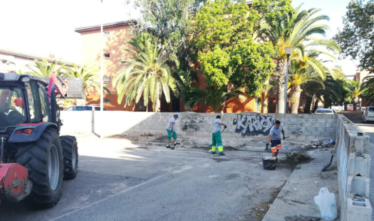 El Ayuntamiento de Paterna retira hasta 6 toneladas de residuos con el plan de choque de limpieza en La Coma