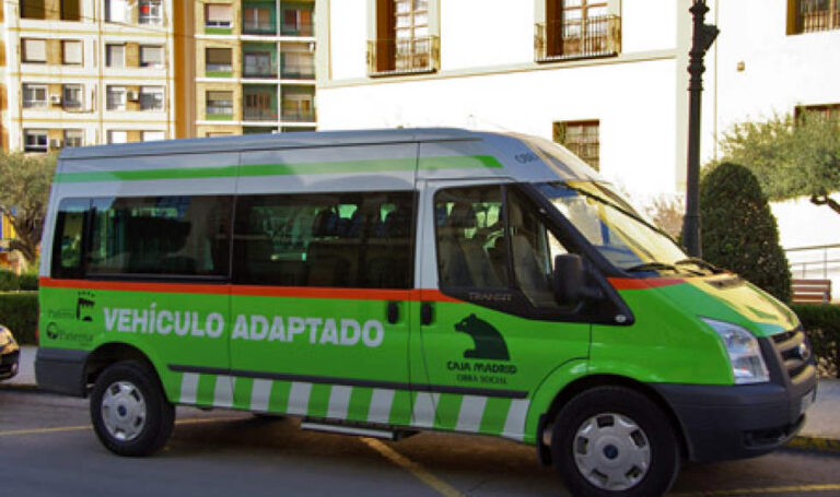 El vehículo adaptado del Ayuntamiento de Paterna alcanza los 85 servicios mensuales