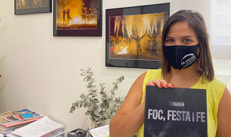 Paterna lanza una edición especial del tradicional Libro de Fiestas pese a la suspensión por la COVID-19