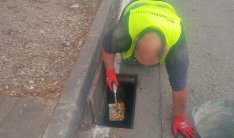 Paterna acondiciona 6.000 imbornales y estrena un plan de emergencias ante la posible llegada de la gota fría en otoño