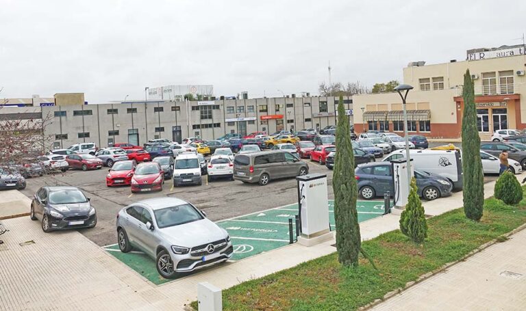 Asivalco considera necesario reordenar las plazas de aparcamiento en el entorno de la zona de servicios