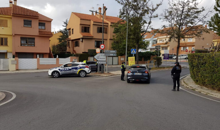 Más de un millar de denuncias y 13.000 vehículos controlados durante los cinco fines de semana de cierre perimetral en Paterna