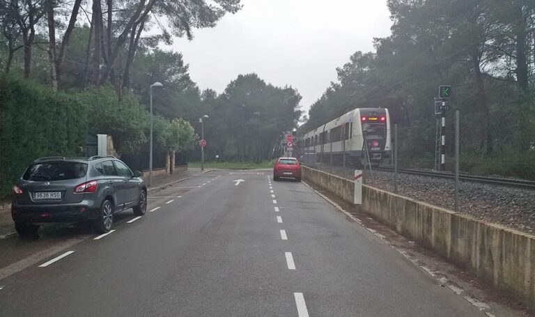 Paterna crea un aparcamiento disuasorio y videovigilado de 100 plazas en la estación de metro de La Vallesa