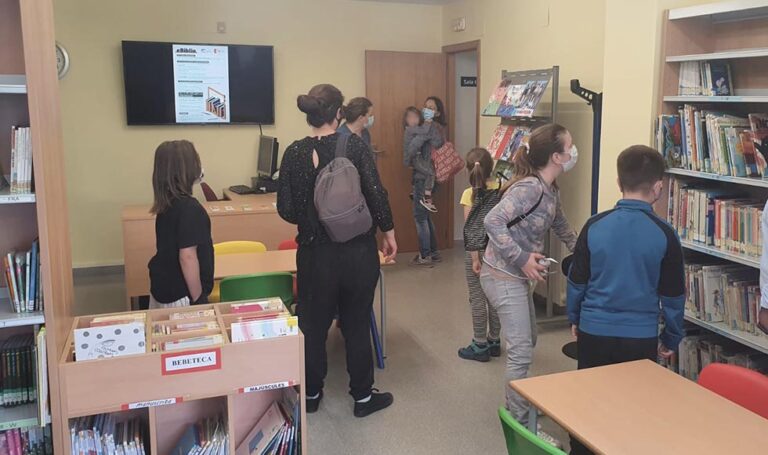 Paterna estrena una sala infantil en la biblioteca de La Canyada