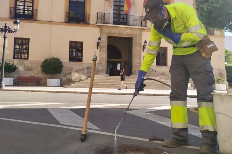 Paterna intensifica las tareas de desinfección y control de plagas