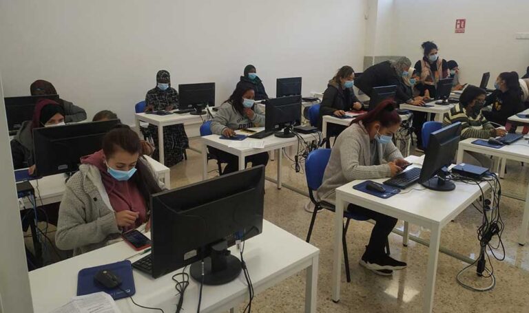Paterna impulsa la ocupación de mujeres y jóvenes con jornadas formativas para mejorar la búsqueda de empleo