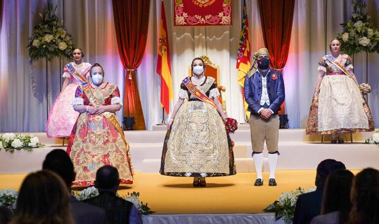Paterna exalta a Natalia Martínez y Arantxa Giménez como Falleras Mayores de 2022