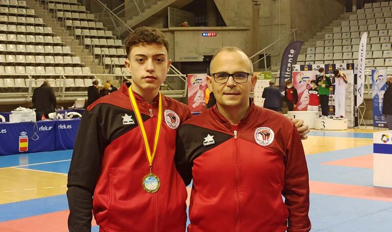 El Club Karate Paterna medalla de oro en la Liga Nacional Senior