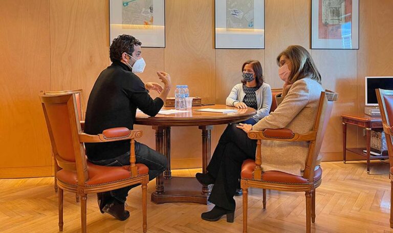 El Alcalde de Paterna presenta a la Presidenta de la Comisión de Educación del Congreso el Campus de FP