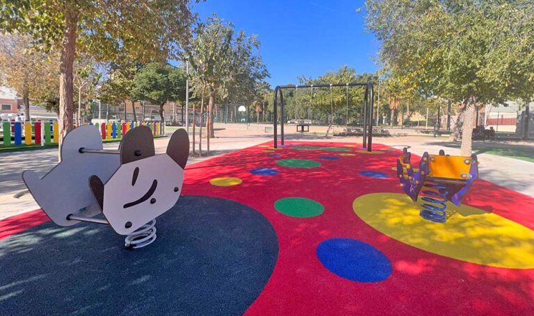 Paterna estrena nueva zona de juegos infantil en el parque de Alborgí