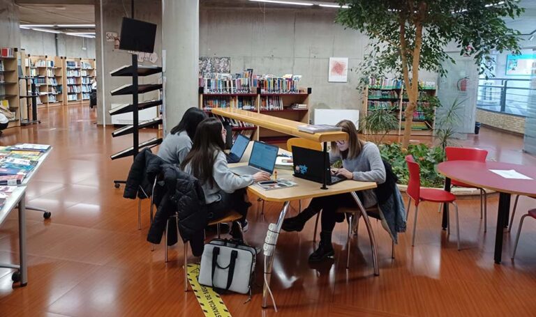 El servicio de bibliotecas y salas de estudio 24 horas de Paterna duplica el número de usuarios respecto al año pasado