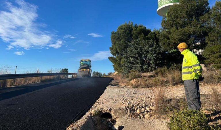 El Ayuntamiento de Paterna finaliza el asfaltado del Camino del Martinot en La Canyada