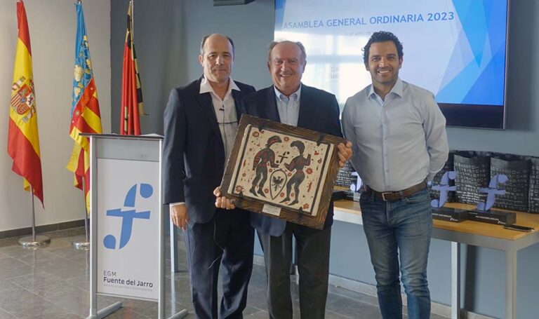 Carlos Serrano toma el relevo de Santiago Salvador como presidente de la EGM Fuente del Jarro
