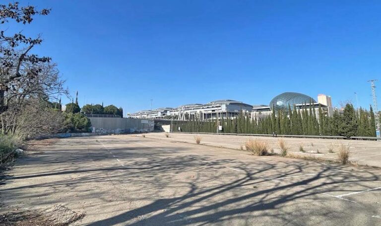 El Ayuntamiento de Paterna adquiere el parking de Los Naranjos dotado con 418 plazas