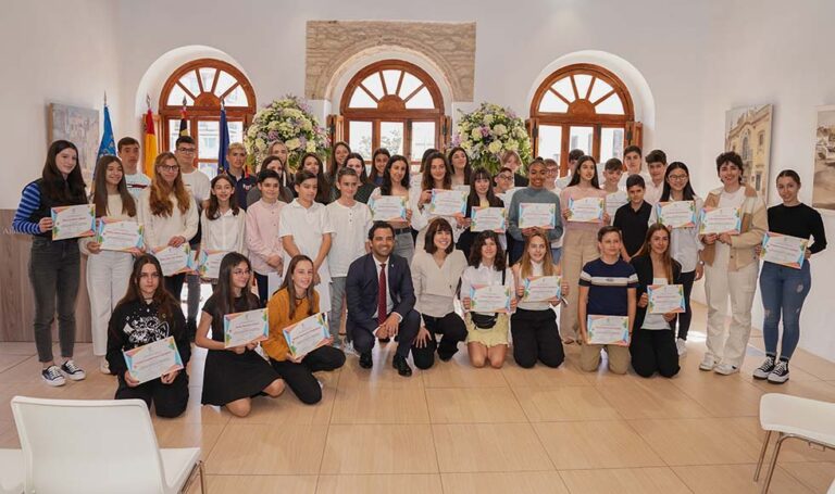 La Ministra Diana Morant y el Alcalde Sagredo reconocen el esfuerzo académico de 61 alumnos en Paterna
