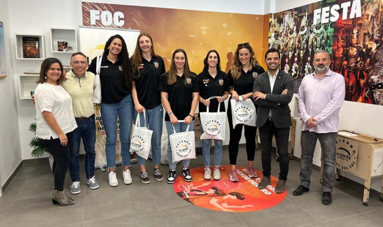 Sagredo recibe a las jugadoras de La Cordà de Paterna Nou Bàsquet, que disputan este sábado la final de ascenso a primera división de baloncesto femenino
