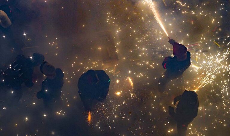 Una apoteósica Cordà 2023 inunda el cielo de Paterna con un fuego intenso y sincronizado