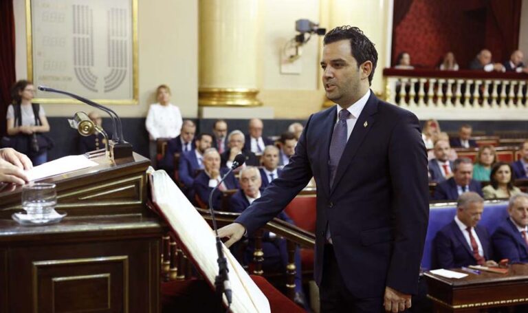 Juan Antonio Sagredo, alcalde de Paterna, promete su cargo de Senador