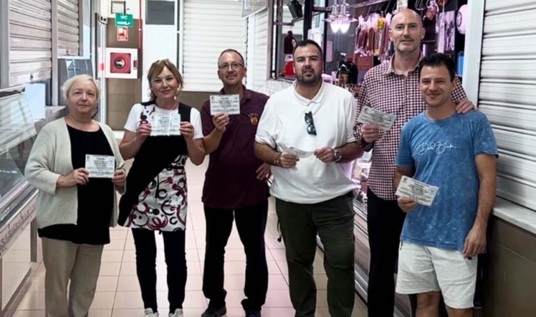 Paterna habilita una zona de estacionamiento gratuito limitado a una hora para realizar las compras en el Mercado Municipal