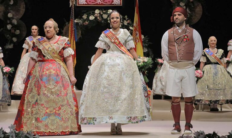 Paterna exalta a sus Falleras Mayores 2024, Sheila Díaz y Vera Niñerola
