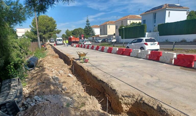 Paterna comienza las obras para aumentar el carril bici del bulevar de Pla del Pou que conecta Montecanyada con el resto de La Canyada