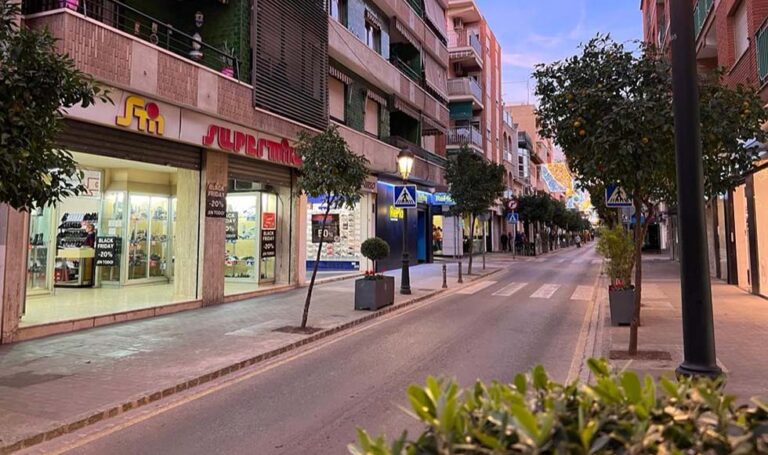 Un total de 415 familias paterneras reciben el Cheque Bebé 2023, una ayuda del  Ayuntamiento para seguir apoyando la natalidad e impulsando el comercio local