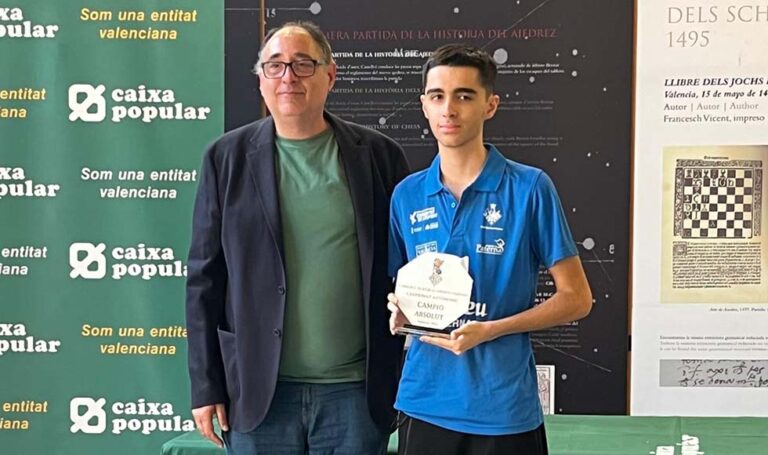 Diego Macías se convierte a sus 17 años en el campeón autonómico de ajedrez más joven de la historia