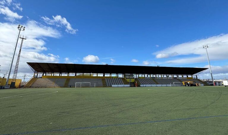 El Ayuntamiento de Paterna instala 4 torres con 20 proyectores de iluminación LED en el Campo de Fútbol Gerardo Salvador