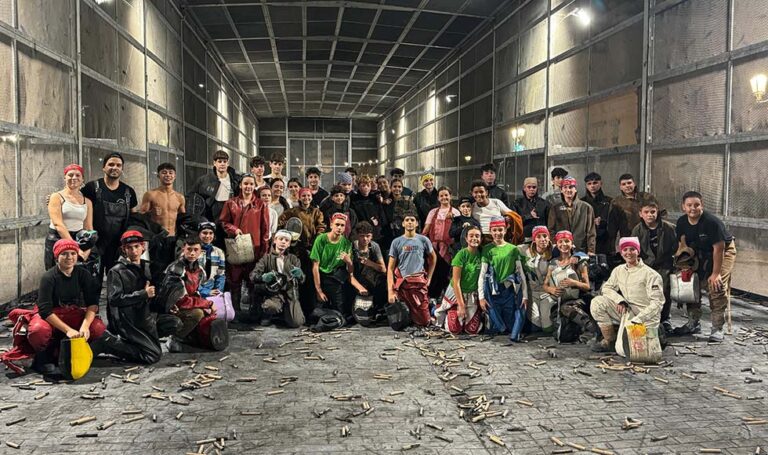 Una exposición y varias tiradas en el cohetódromo, una dansà y una cena de ‘germanor’ marcan el inicio de la celebración del 9 d’Octubre en Paterna