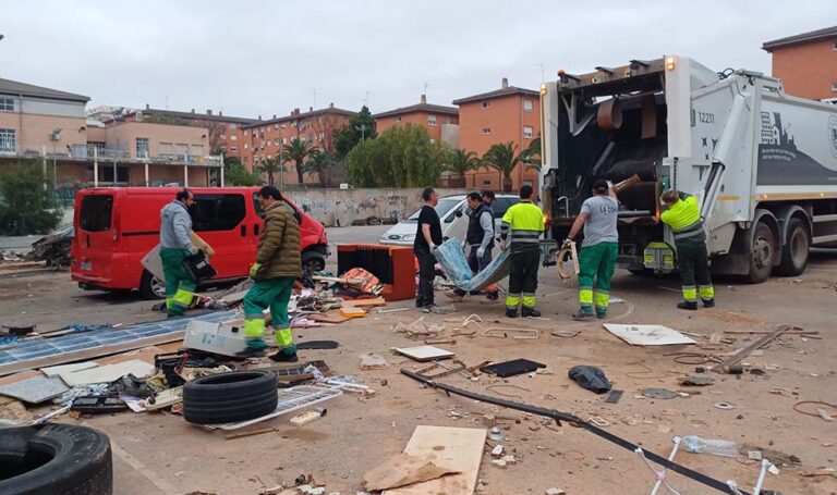 El Ayuntamiento de Paterna recoge más de 4 toneladas de enseres en La Coma
