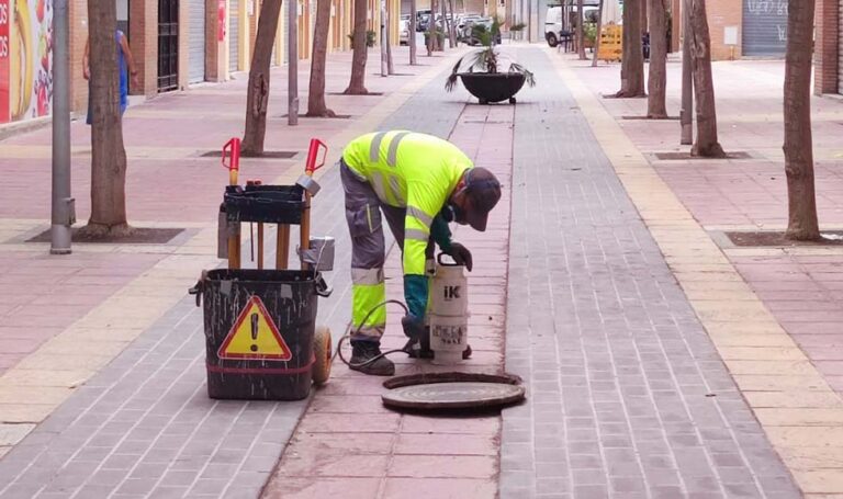 El Ayuntamiento de Paterna refuerza los tratamientos contra el mosquito tigre en La Canyada y lanza una campaña con recomendaciones a la ciudadanía