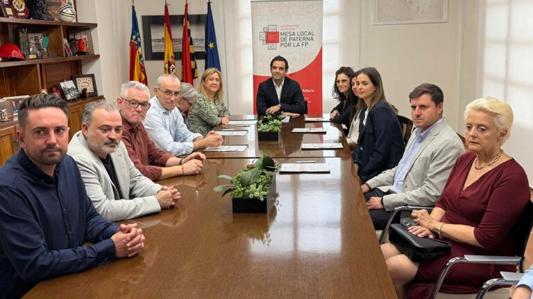 Paterna refuerza su compromiso con la Formación Profesional con un Acuerdo entre empresas y los 7 centros de FP de la ciudad