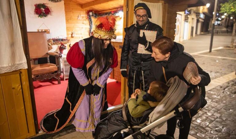 La Cartera Real llega a Paterna para recoger los sueños de los niños paterneros con sus cartas navideñas
