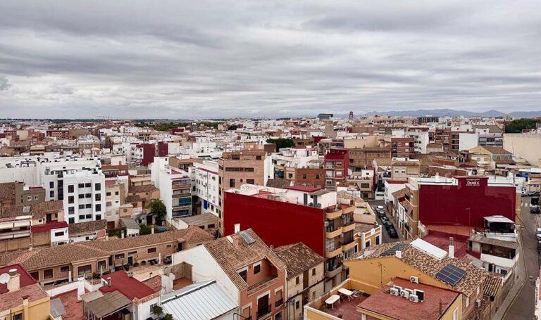 Paterna negocia con el Ministerio de Defensa la construcción de 2.000 viviendas públicas