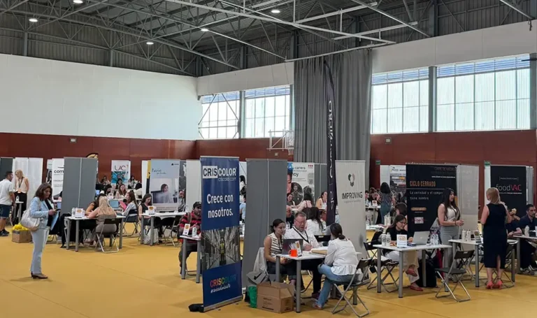 Paterna reúne a 100 empresas y 466 ofertas de trabajo en un multitudinario II Maratón por el Empleo