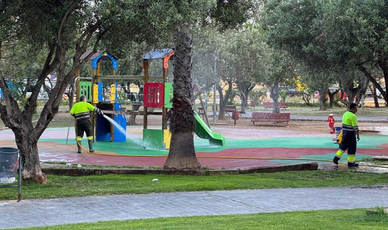 Paterna refuerza la limpieza de calles, mobiliario urbano y espacios públicos con su novena campaña intensiva