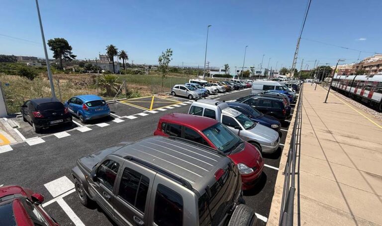 El Ayuntamiento acondiciona y pone en servicio el parking de la estación de metro de Paterna con 109 plazas