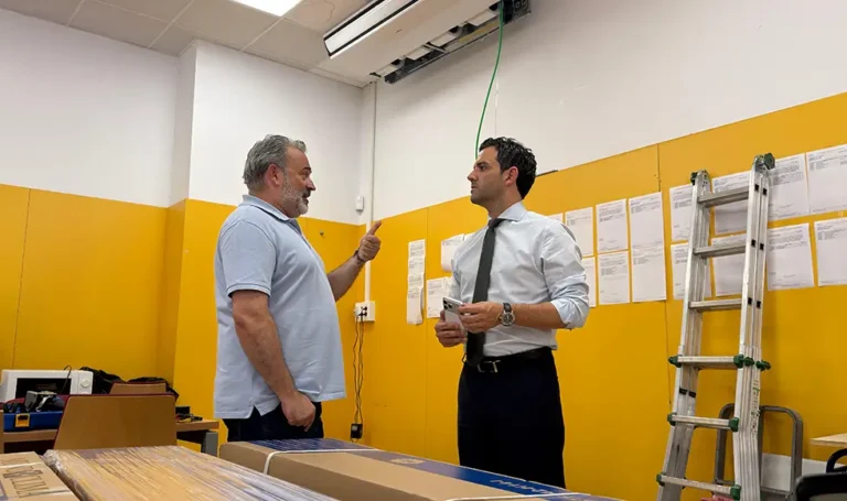 Paterna comienza la instalación de Refugios Climáticos con aire acondicionado en los colegios públicos