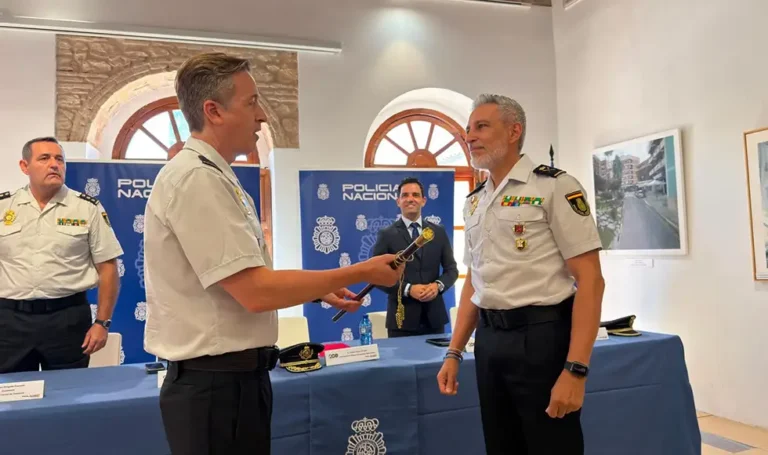 César Hidalgo toma posesión como nuevo comisario de la Policía Nacional de Paterna