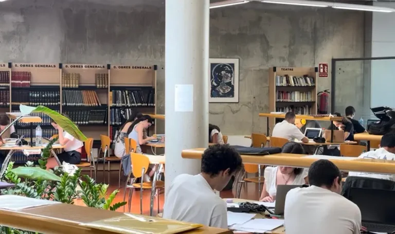 El Ayuntamiento y Aigües de Paterna vuelven a premiar el esfuerzo académico con una nueva convocatoria de becas universitarias