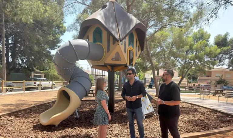 El Plantío estrena uno de los parques infantiles más modernos de Paterna