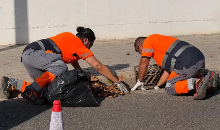 Paterna se prepara para las tormentas de verano con un refuerzo de la limpieza de imbornales y su red de alcantarillado
