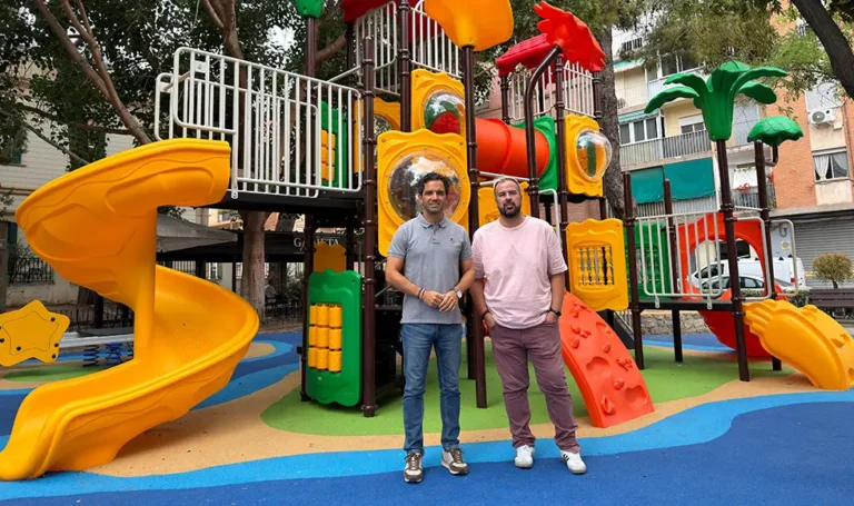 El parque infantil del Bigotes del barrio de Campamento estrena nueva imagen  y nuevos juegos tras su renovación integral